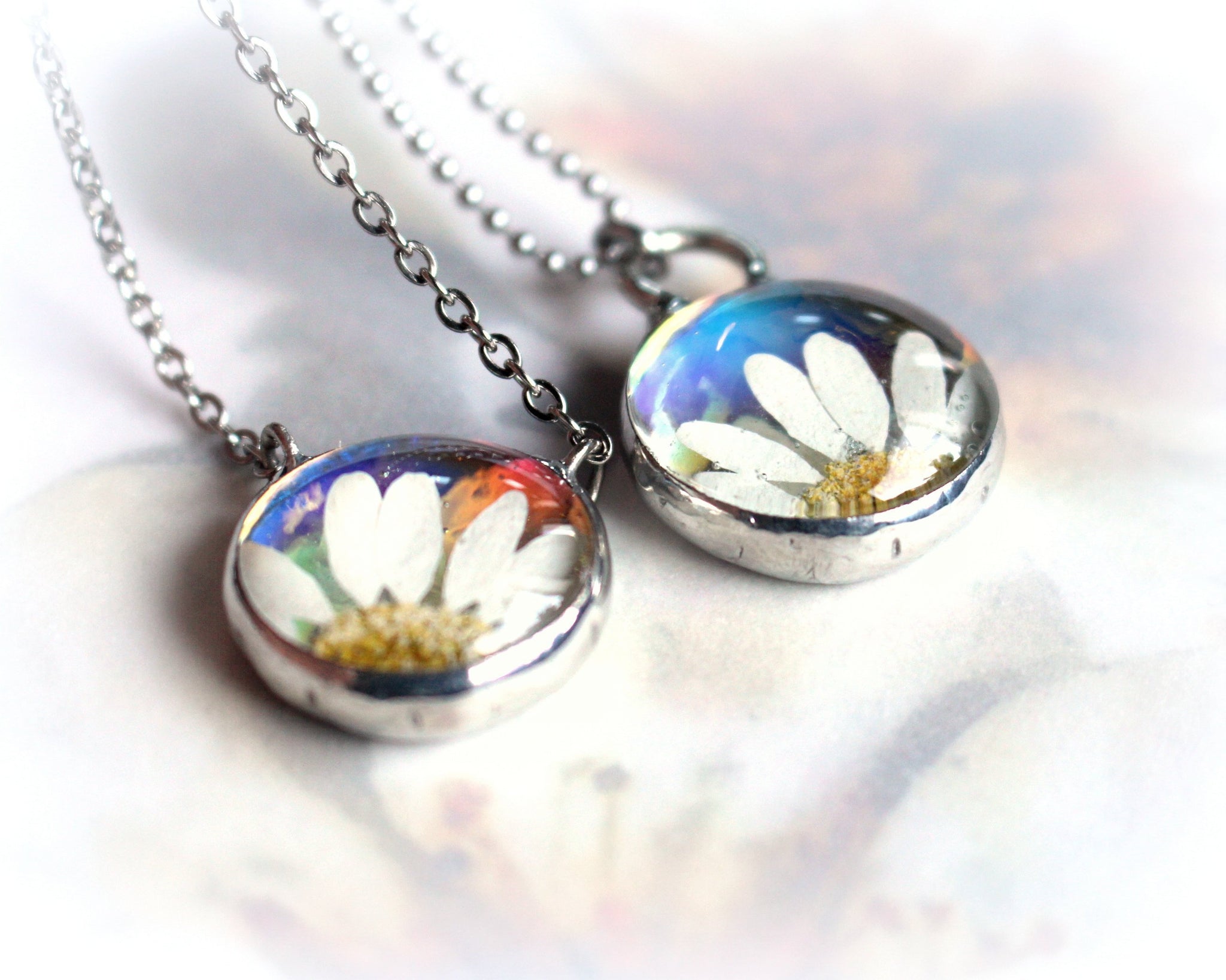 White Daisy Necklace Floral Glass Botanical Jewelry