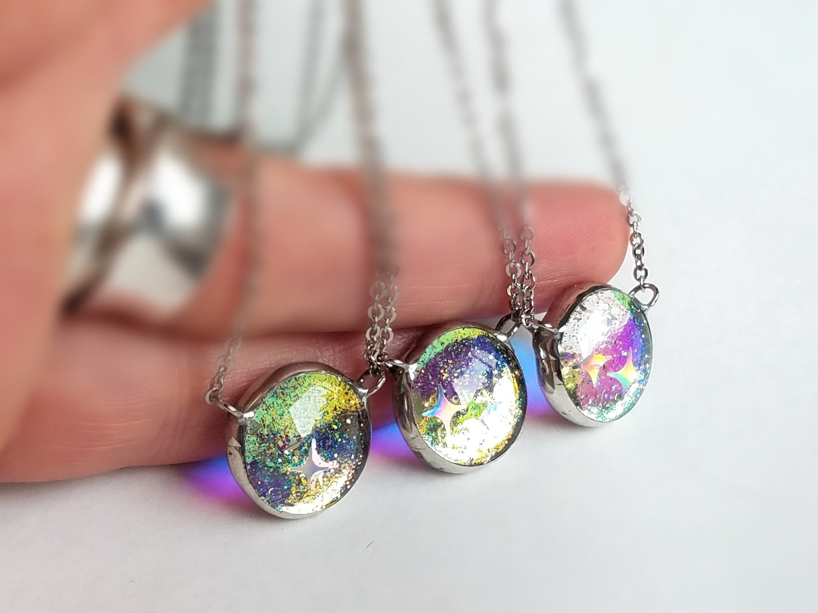 Dainty Holographic Stars Choker Color Change Gold Aura Glass